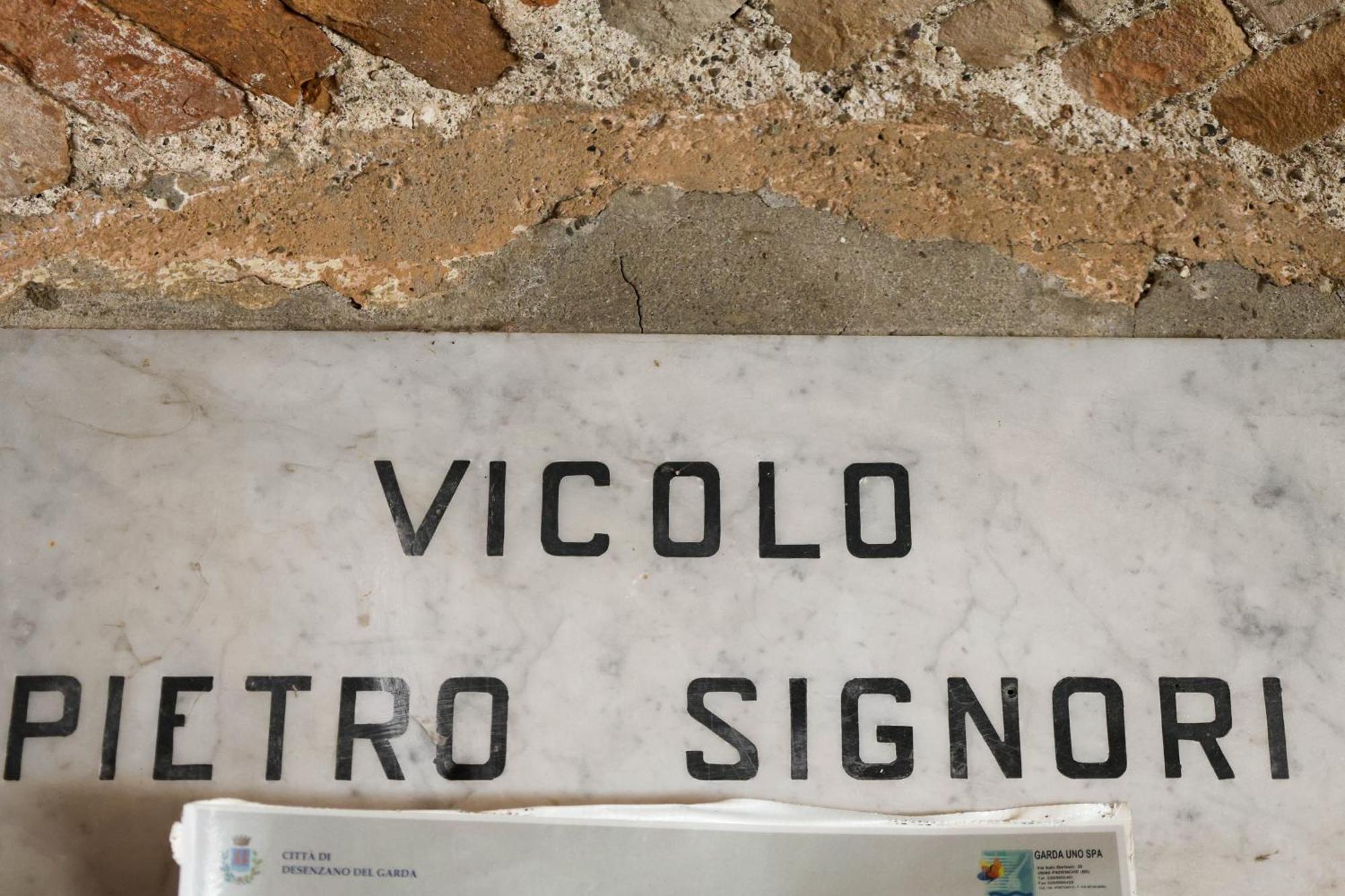 Апартаменты Vicolo Dei Signori Дезенцано-дель-Гарда Экстерьер фото